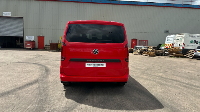 Volkswagen Transporter T32 Swb Diesel 2.0 TDI 170 Commerce Pro Kombi Van Auto [5 Plus] - Image 8